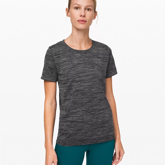 Swiftly Relaxed Short
Sleeve Size 8 - Picture 1 of 5